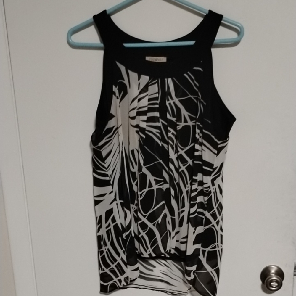 Roz & Ali Black and White Graphic Scoop Neck Tank Top